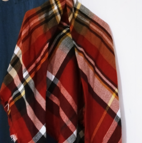 Beautiful shaw - Picture 2 of 2